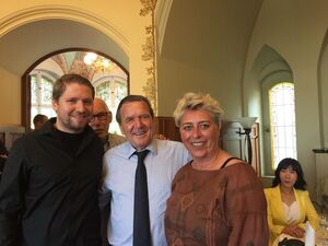 Altkanzler Gerhard Schröder im Landkreis Oder Spree: Mit den Landtagskandidaten Chr. Barcikowski u. L. Scheetz